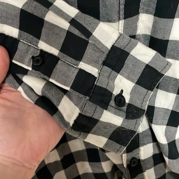 American Eagle size XLT black and white buffalo plaid button down shirt - Picture 6 of 7